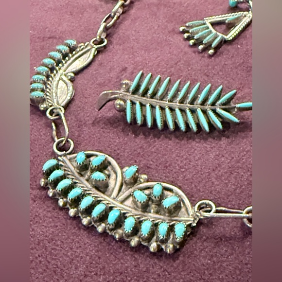 VTG ZUNI NEEDLEPOINT STERLING TURQUOISE CUFF, RING, BROOCH/PENDANT & EARRINGS - Picture 16 of 17